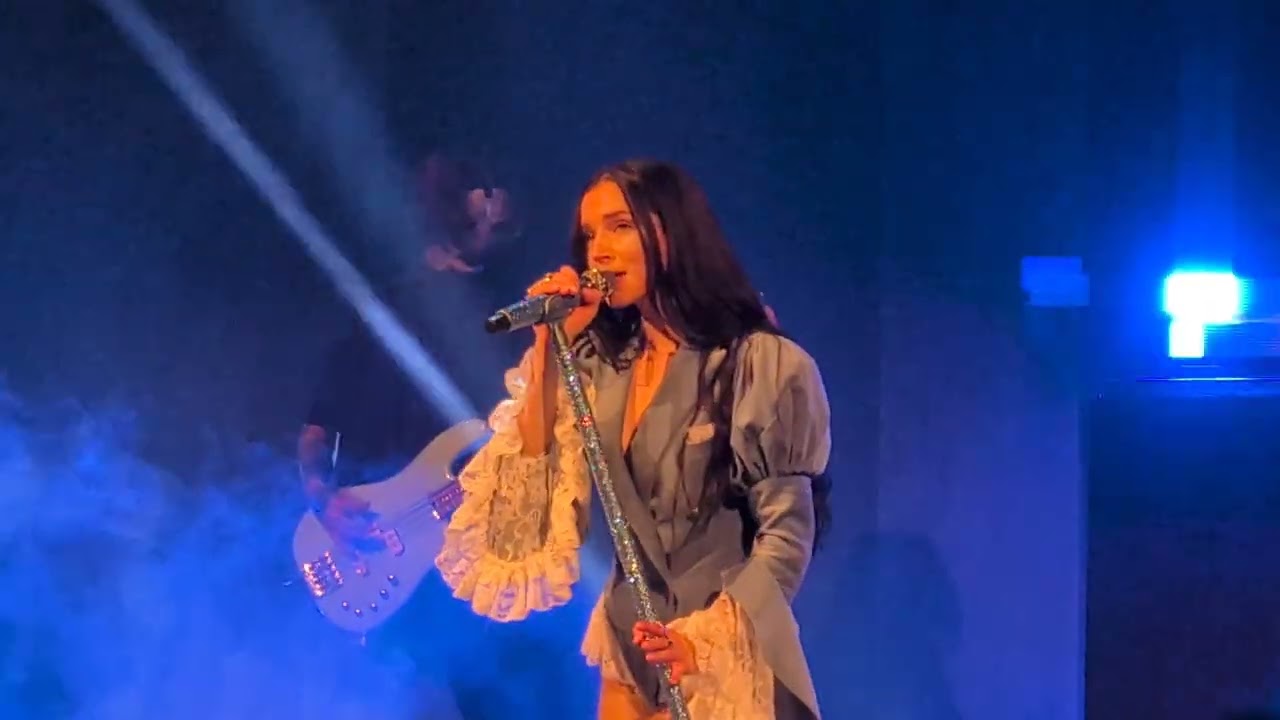 Poppy - crystallized [4K] live @ Gasometer, Vienna