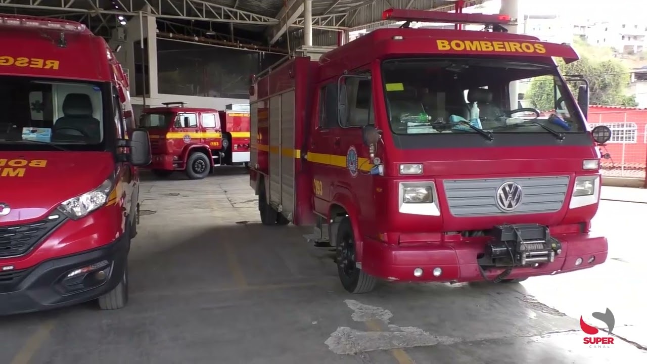Árvore de grande porte cai e interdita estrada de acesso ao Condomínio Morada do Lago em Caratinga