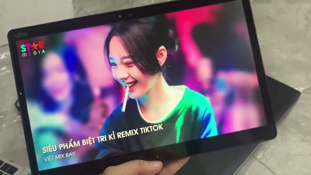 M&aacute;y t&iacute;nh bảng Fujirsu Arrows Tab Q738 m&agrave;n h&igrave;nh qu&aacute; đẹp chạy qu&aacute; mượt với windows 10