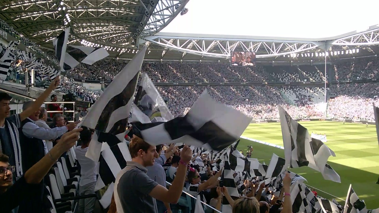 Inno Juventus giorno dello scudetto festa scudetto Juventus Crotone