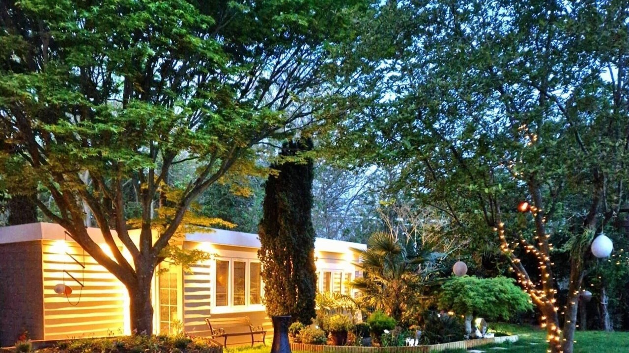 1 Bed Cottage-museum View-garden-free Parking, Weybridge | Travel With Kiara