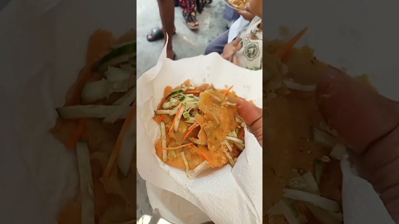 মার্কেটে যেতে হয়না রাস্তার পাশেই সব পাওয়া যায়। 