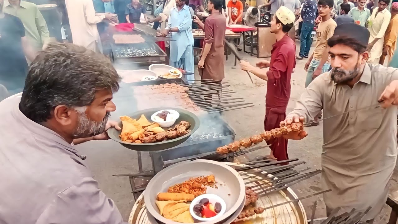 AMAZING ROADSIDE IFTAR IN KARACHI | Free Food | Ramadan 2023