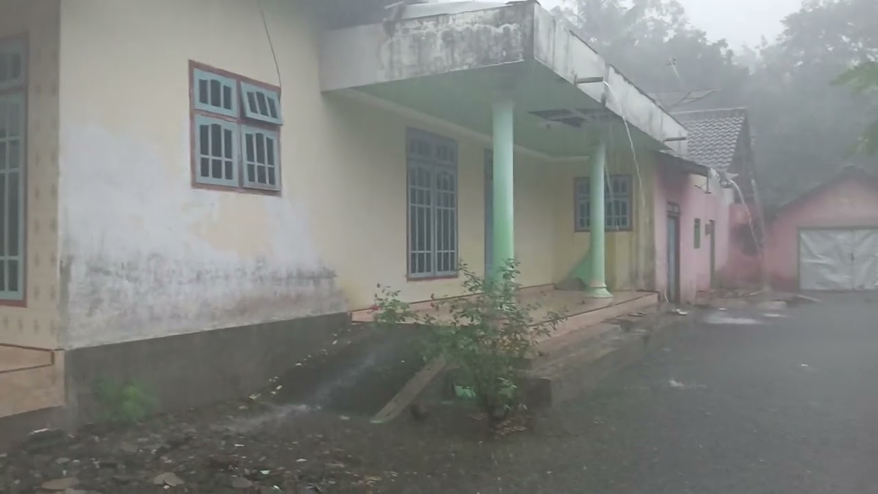 “Extreme Heavy Rain in the Countryside – Powerful Storm in a Rural Village”