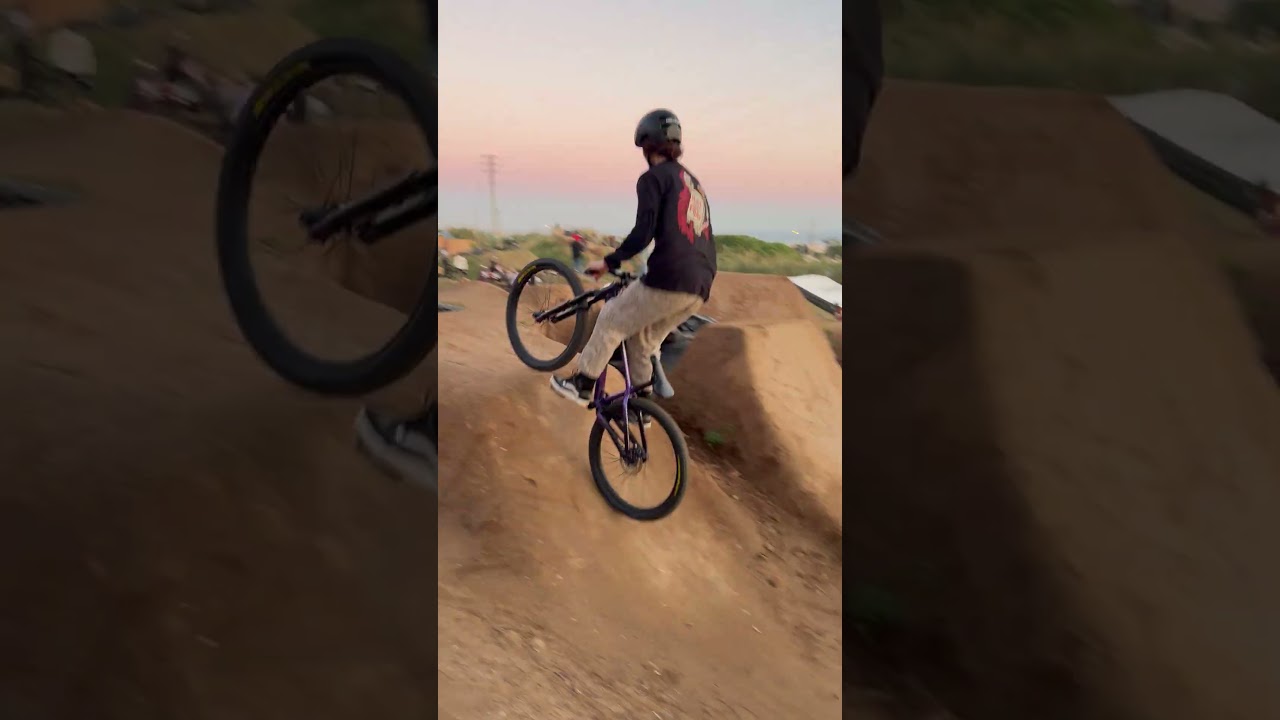 Karolina Burdek from @TRIPULA on #marinbikes #jibb #shorts #shortvideo #rower #bikegirl #slopeduro