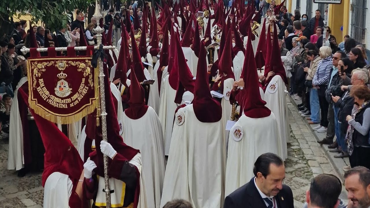 Banda de cabecera Rescate y Dolores Linares en Sevilla 2024. Ave María