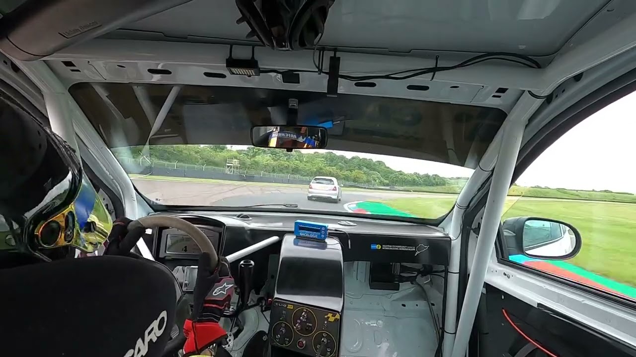 Fast Honda K20 EP3 civic chase in X85 Clio cup car *sequential gearbox* Thruxton circuit