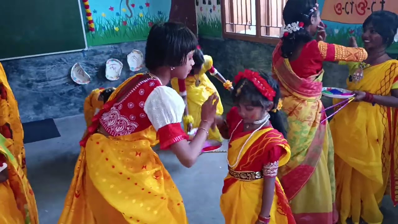 শান্তিনিকেতনের আদলে  বসন্ত উৎসব পালন  কিরণময় প্রাথমিক বিদ্যালয়ের।