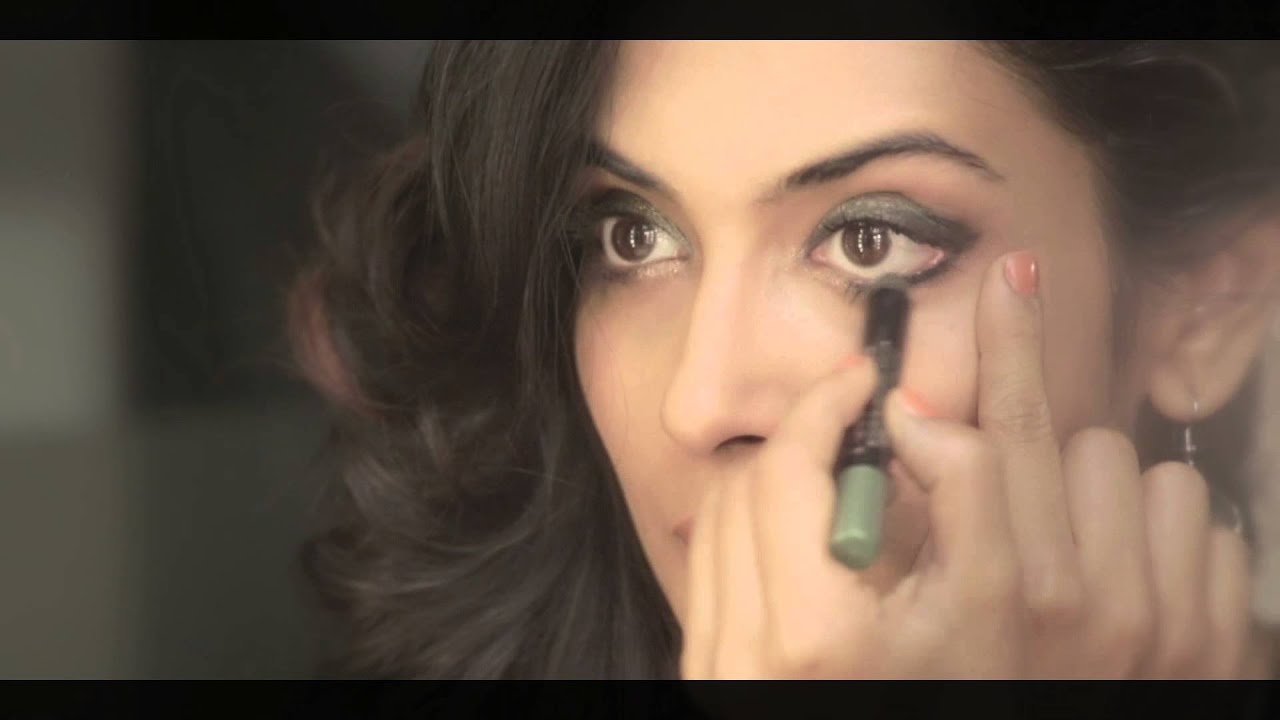 Smokey Eyes Night Look with Sarah Jane