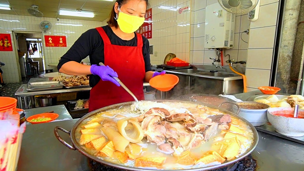 Taiwan Street Food - MOUNTAIN VILLAGE FEAST in Maokong!! TAIWANESE FOOD in Taipei Mountain Village