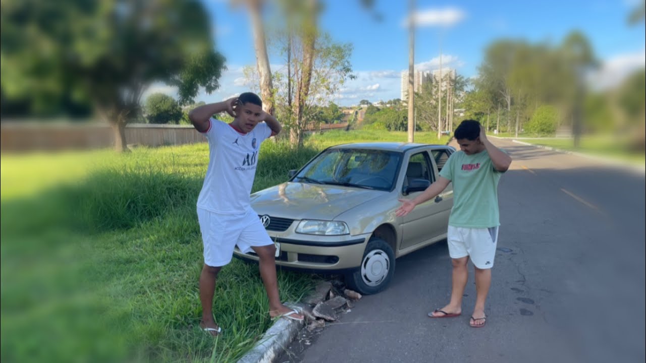 ENSINANDO MEU AMIGO DIRIGIR( bateu o carro?😳)