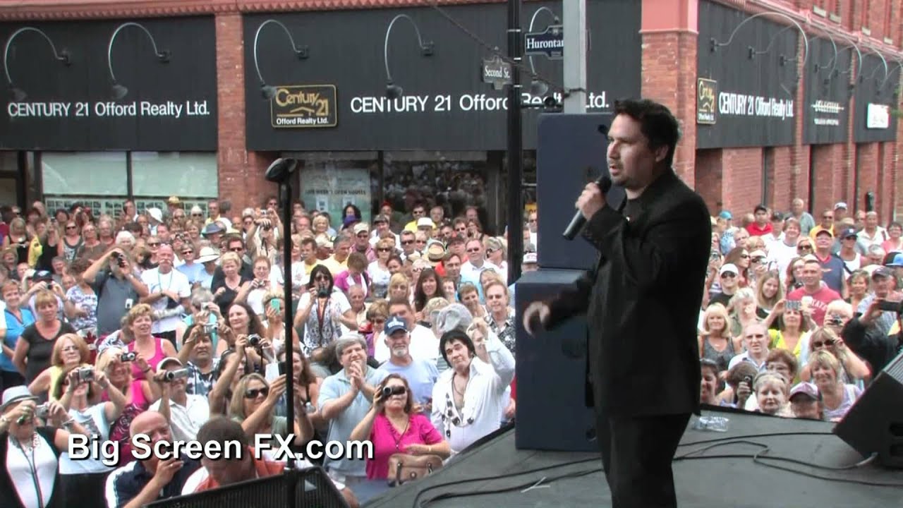 Rescued Chilean miner Edison Pena at the Collingwood Elvis Festival 2011