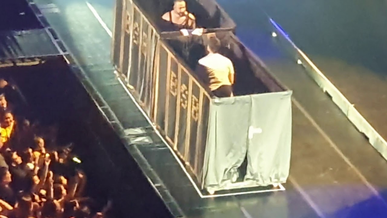 Passionate | Quit Playing Games - Backstreet Boys  | #sexyKevin | #DNAWorldTour | #BSBPHI | #BSB