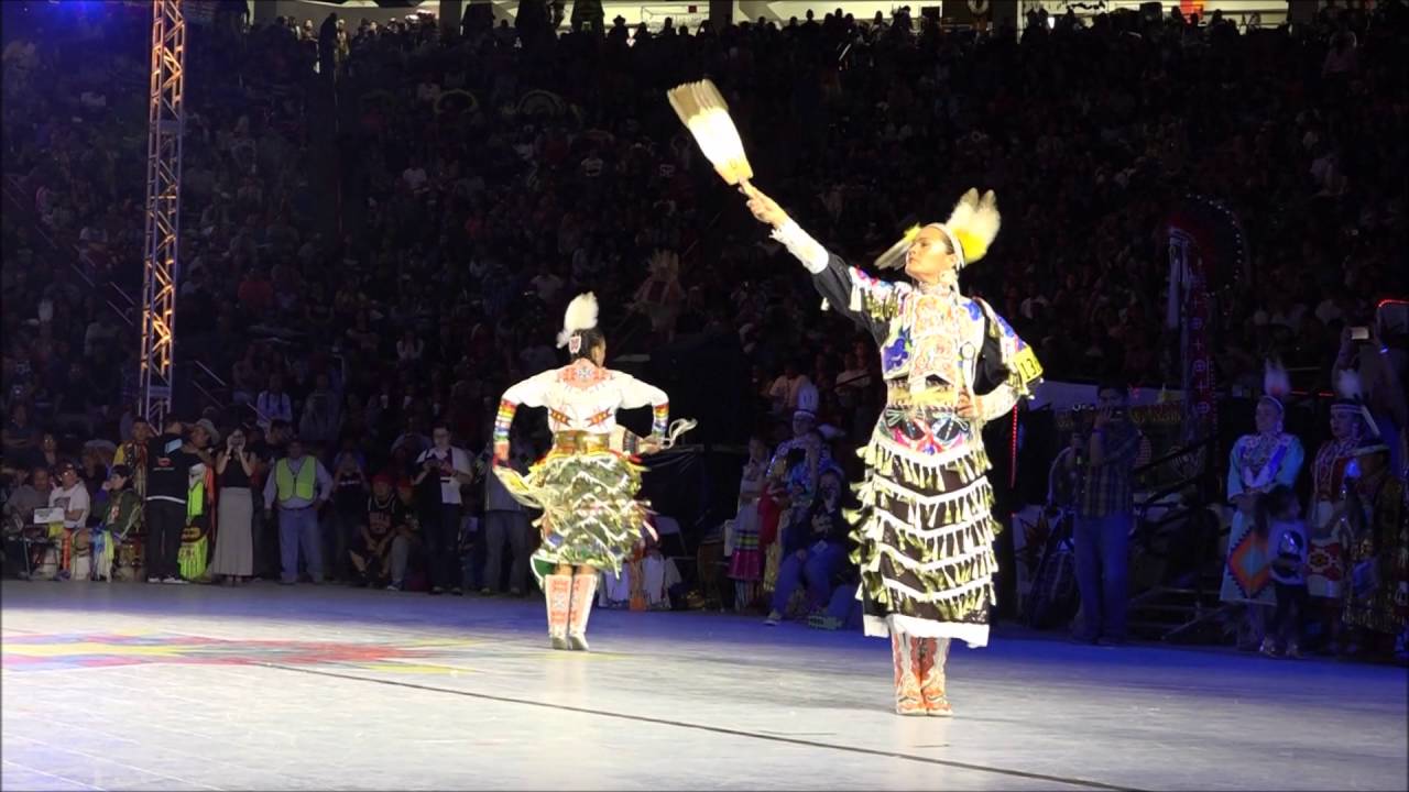 Acosia Red Elk and Tanski Clairmont @ GON 2016 #powwow