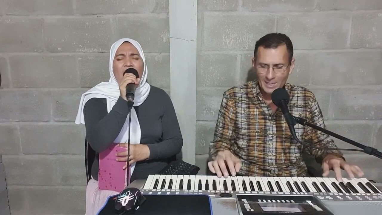 JESUS ESTA PASANDO POR AQUI - COROS DE FUEGO PENTECOSTALES