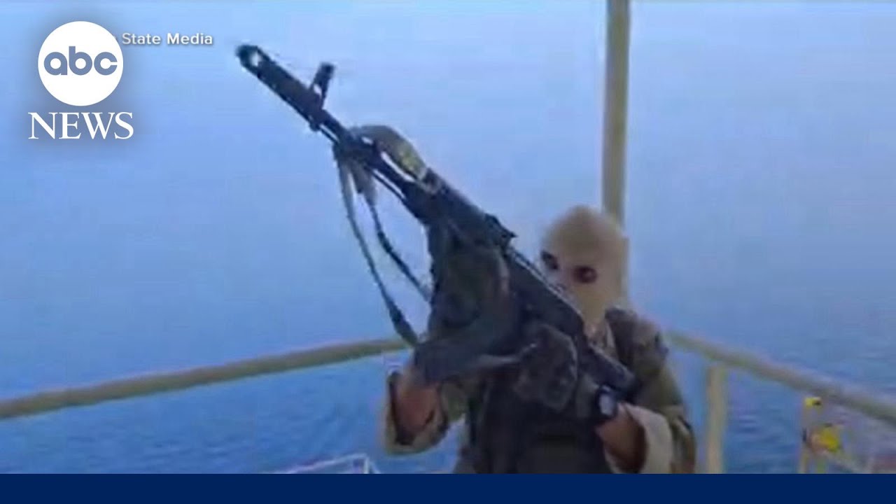 Иран заявляет, что на видео видно, как вооруженные люди захватывают торговые суда.