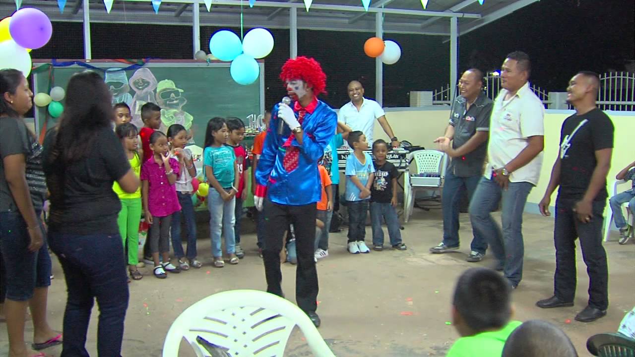 MET GAFI DE CLOWN OP MOENGO.mp4
