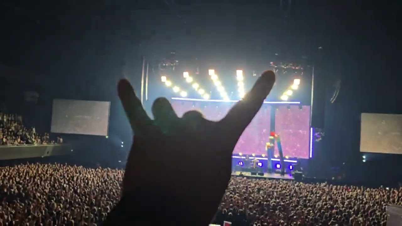 The Offspring - Pretty Fly (For a White Guy) Live @ Ziggo Dome, Amsterdam 07-11-2025