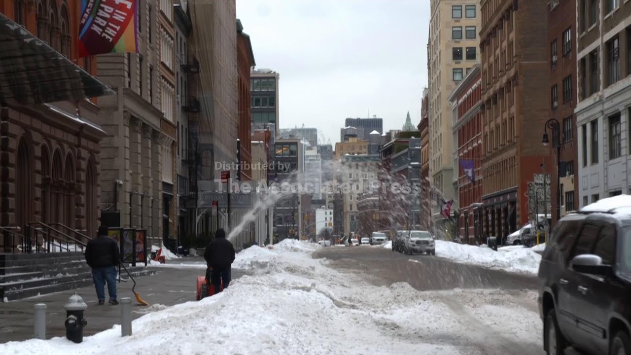 New York City digs out after heavy snow