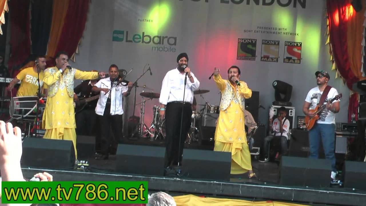 Oah Yaaro Kaun Nachdi Bhangra song by Heera at Trafalgar Sq London