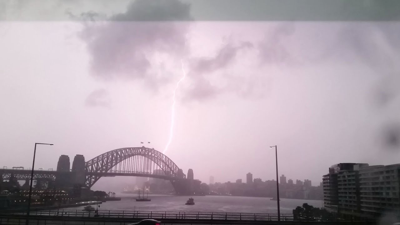 RAW VIDEO: Thunderstorm Over The Sydney Harbour Bridge | 7 Dec 2014