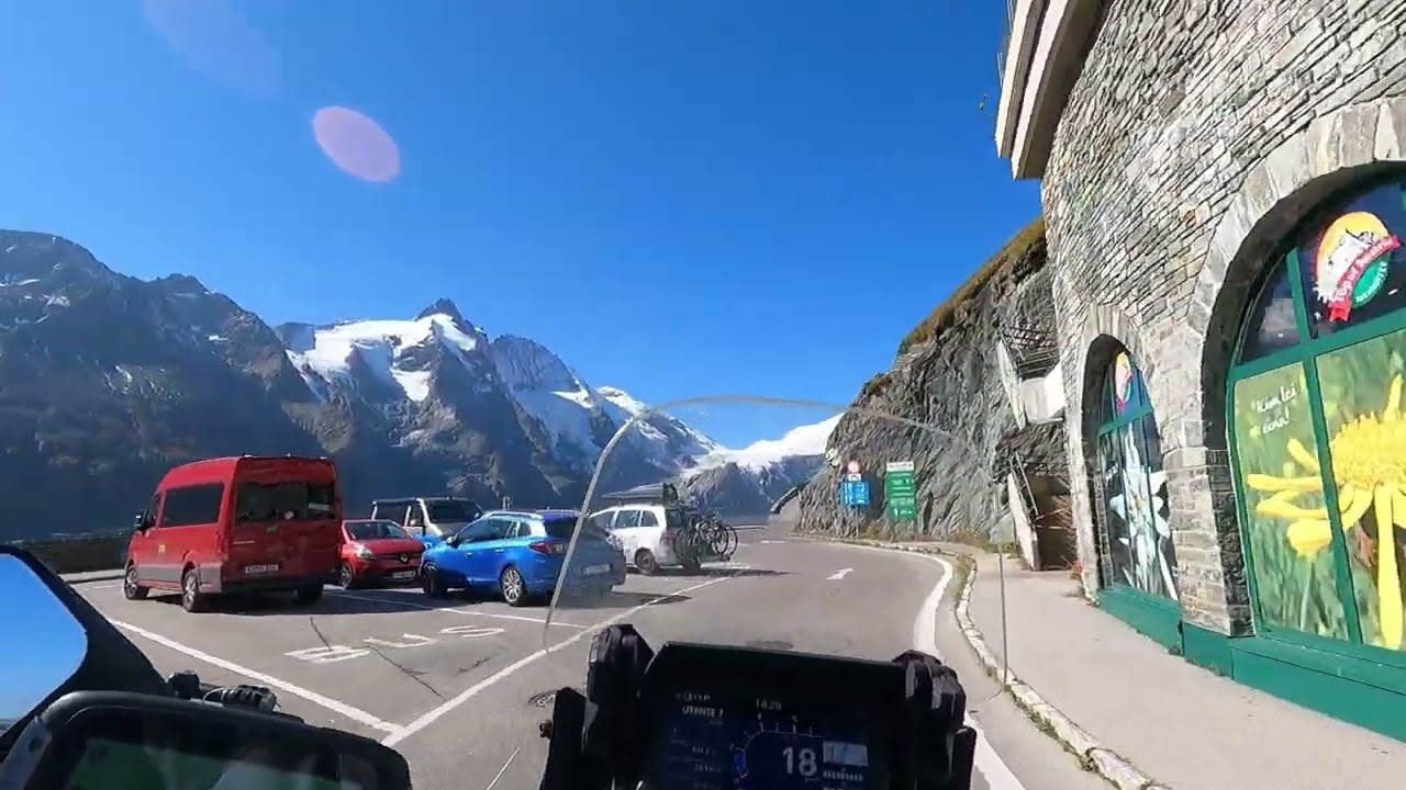 Il Grossglockner in sella alla splendida africa twin 1100 ADV con Renato e Rosanna