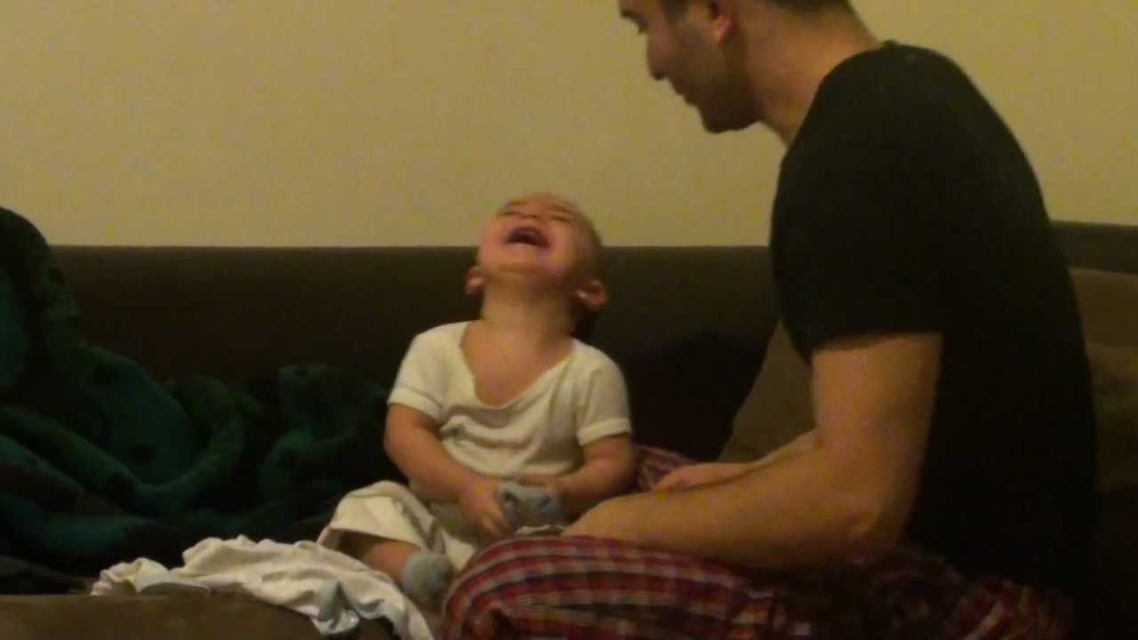 daddy makes berk baby laugh histerically