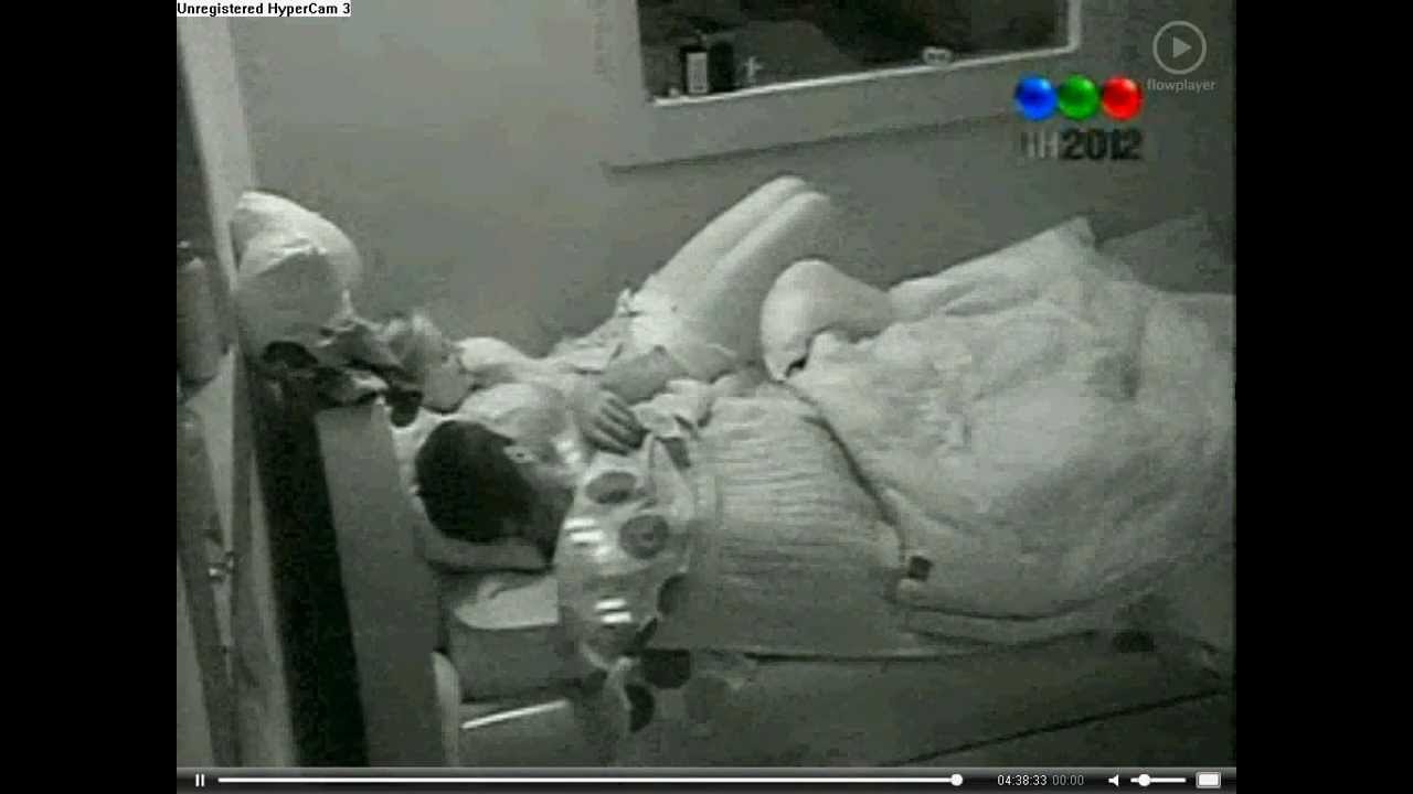 Mario y Walqui se van a dormir, el negro estaba enfermo y Walqui lo cuida 12-2