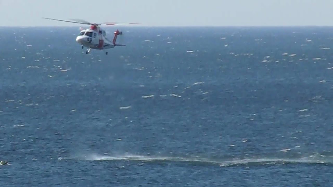 Helicopter Rescue after sea crash - Ytbärgare räddar liv