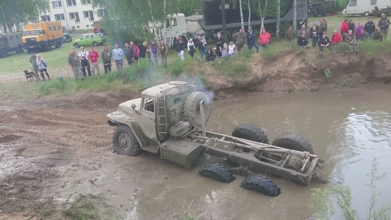 Gehrendorf 2023 Ural versenkt und Bergung mit Bagger