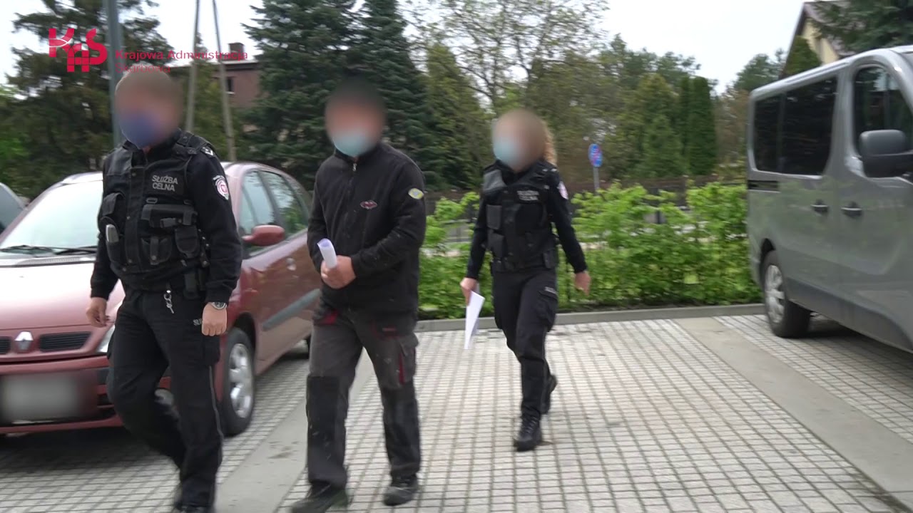 KAS i Policja rozbiły grupę przestępczą obracającą fikcyjnymi fakturami