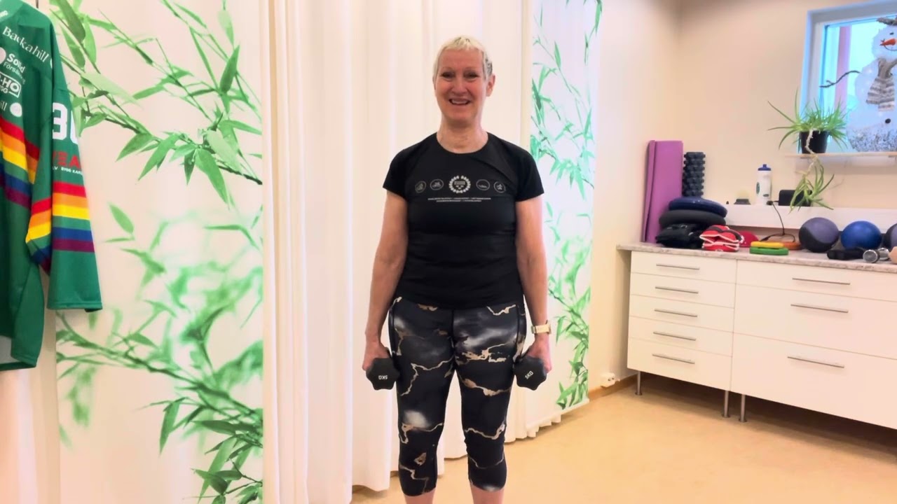 Stående styrka med vikter för skuldra och biceps 