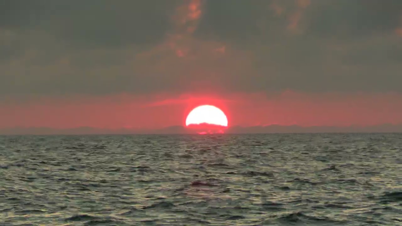 Закат над Чёрным морем в Сочи.