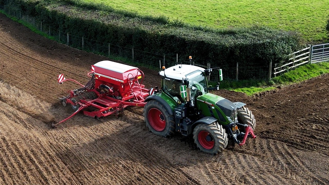 BARLEY DRILLING IS A GO! | FENDT 724!