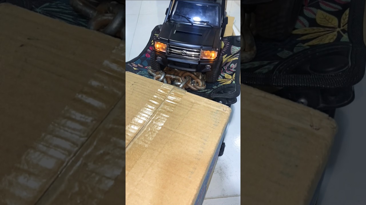 Toyoto Land Cruiser MN82s Climbing Obstacle Cardboard Test #rcoffoad #rc12m