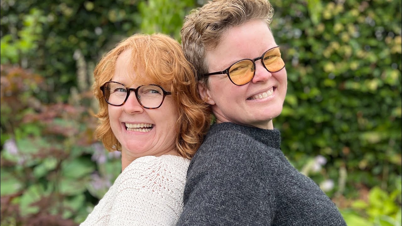 Ep. 6 Vi gjør Samvirkelaget greit igjen! Mye tett på bilder av smilende damer.