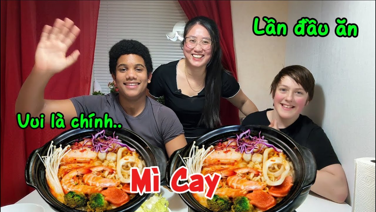 541/ Sau lễ Giáng Sinh dạo khu vui chơi và ăn mì Cay cùng mấy bạn nhỏ..