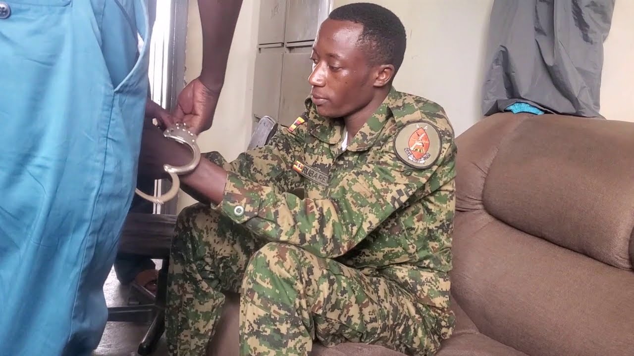 Agataliikonfufu Owa UPDF azze okuggya omubbi wa pikikipi ku poliisi bamutaddeko empingu ne gamwesiba