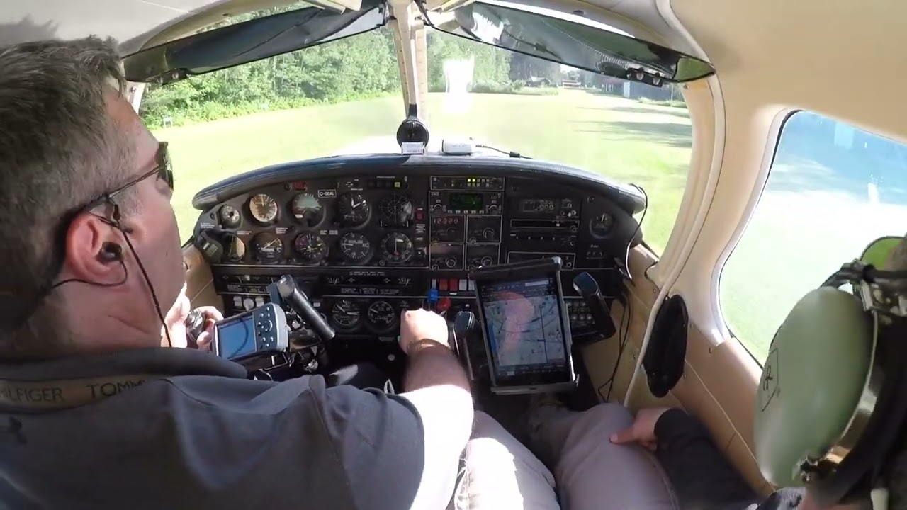 Landing a Piper Arrow PA28R - 201T short field CSA2 Lac Agile, Mascouche, Qc