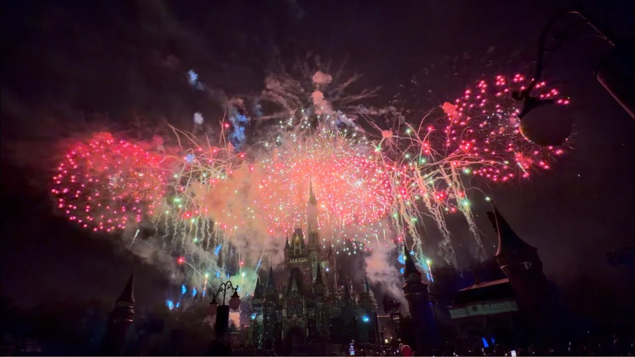 Minnie’s Wonderful Christmastime Fireworks Show Magic Kingdom 2025 4K