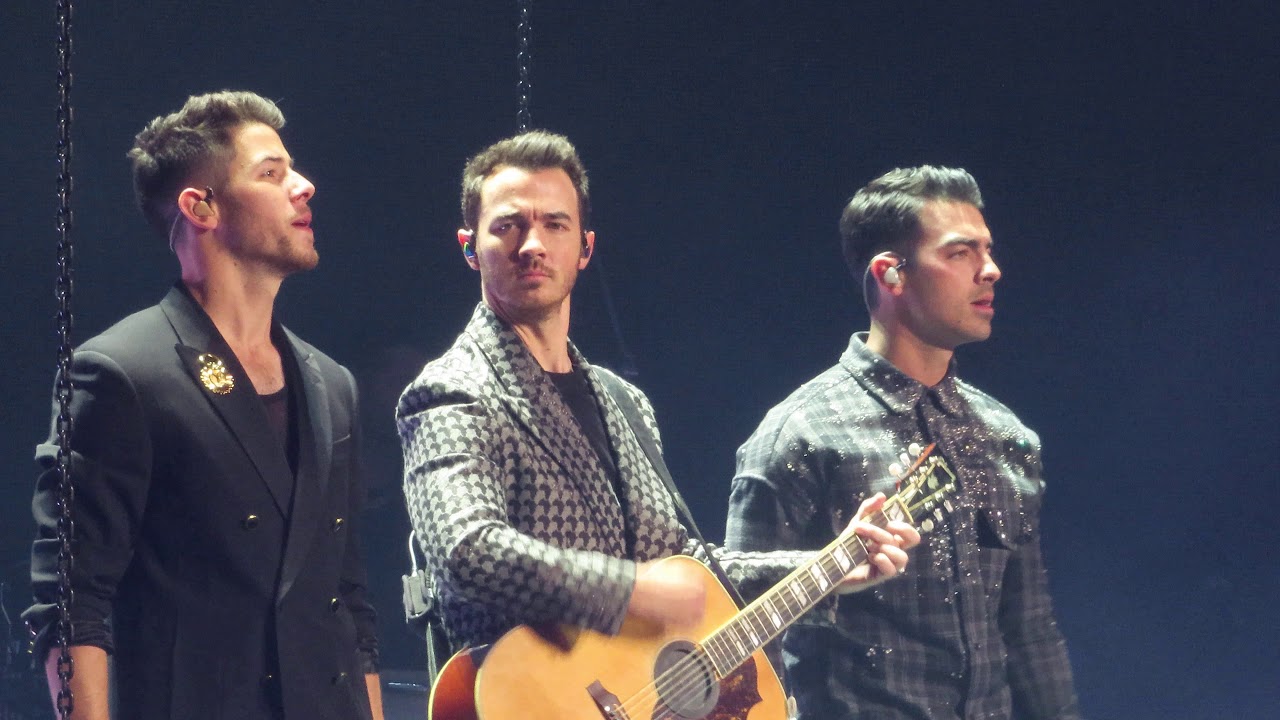 Jonas Brothers : RollerCoaster (Live in Brooklyn)