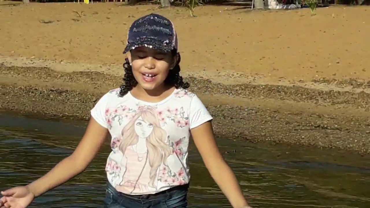 Ashley Lorrana - Praia (Clipe Oficial)