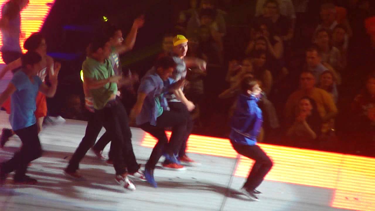 Glee Live 2011 -- Safety Dance Izod Center June 17