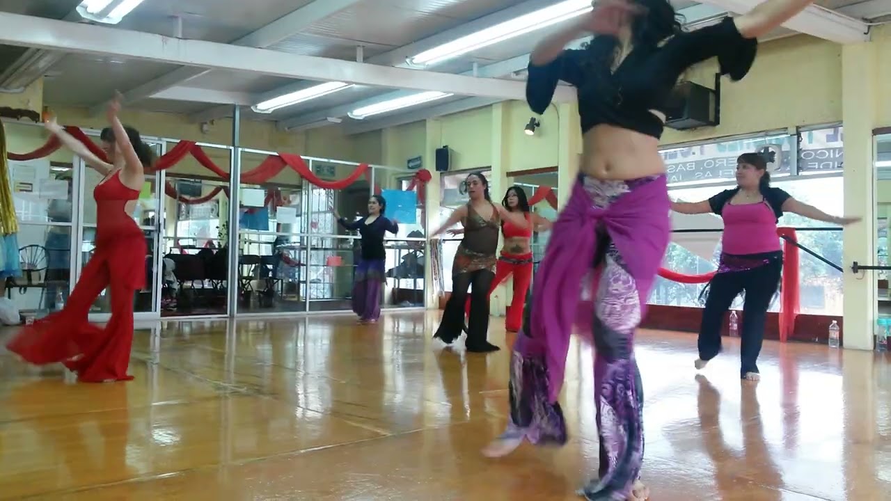 Clase con Mara - Naiad Bellydance 9 Agosto 2014