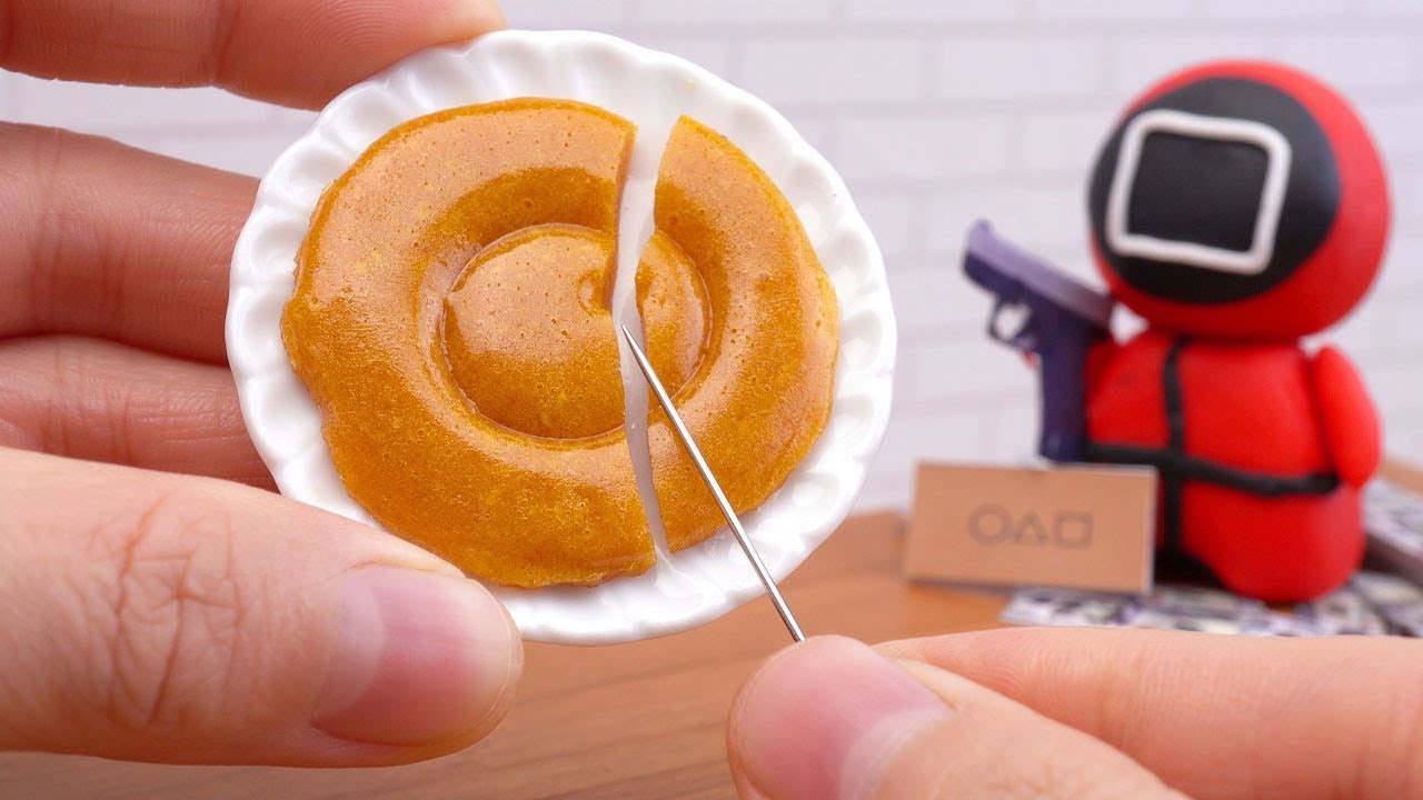 Miniature SQUID GAME DALGONA CANDY CAKE Decorating #2