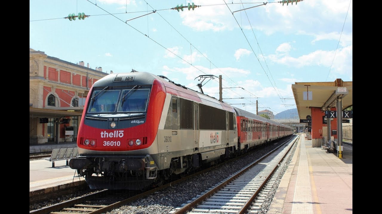 Des trains à la gare de Toulon en plein Mistral