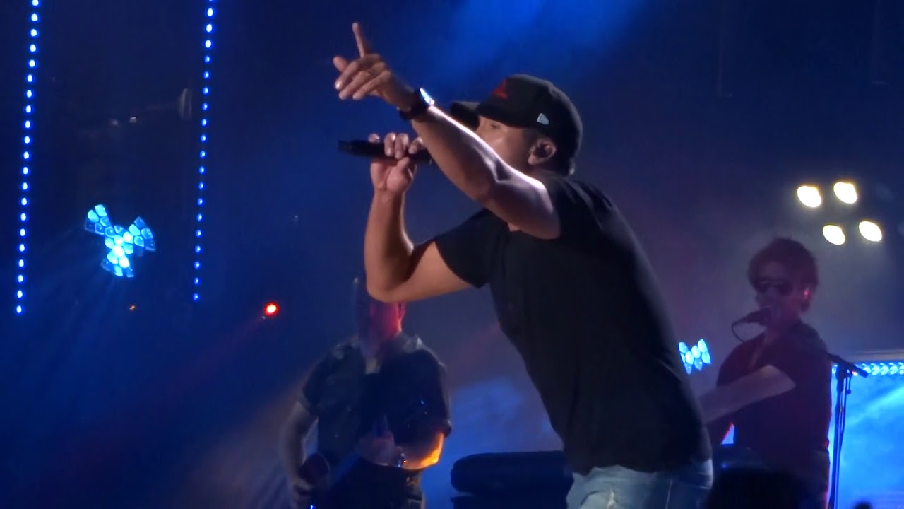 Luke Bryan sings "Sunrise, Sunburn, Sunset" live at CMA Fest