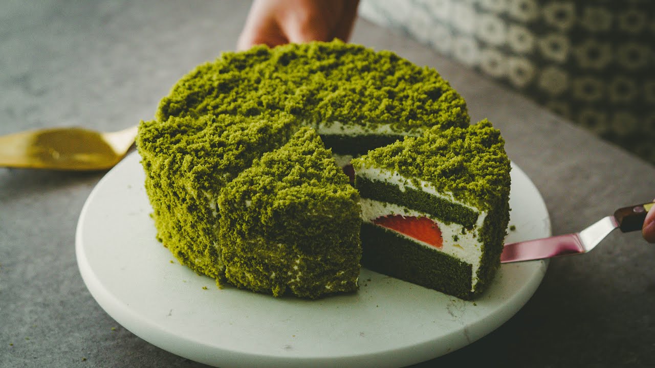 Bite into Spring! 🌸 The Ultimate Matcha Strawberry Cream Cake Recipe