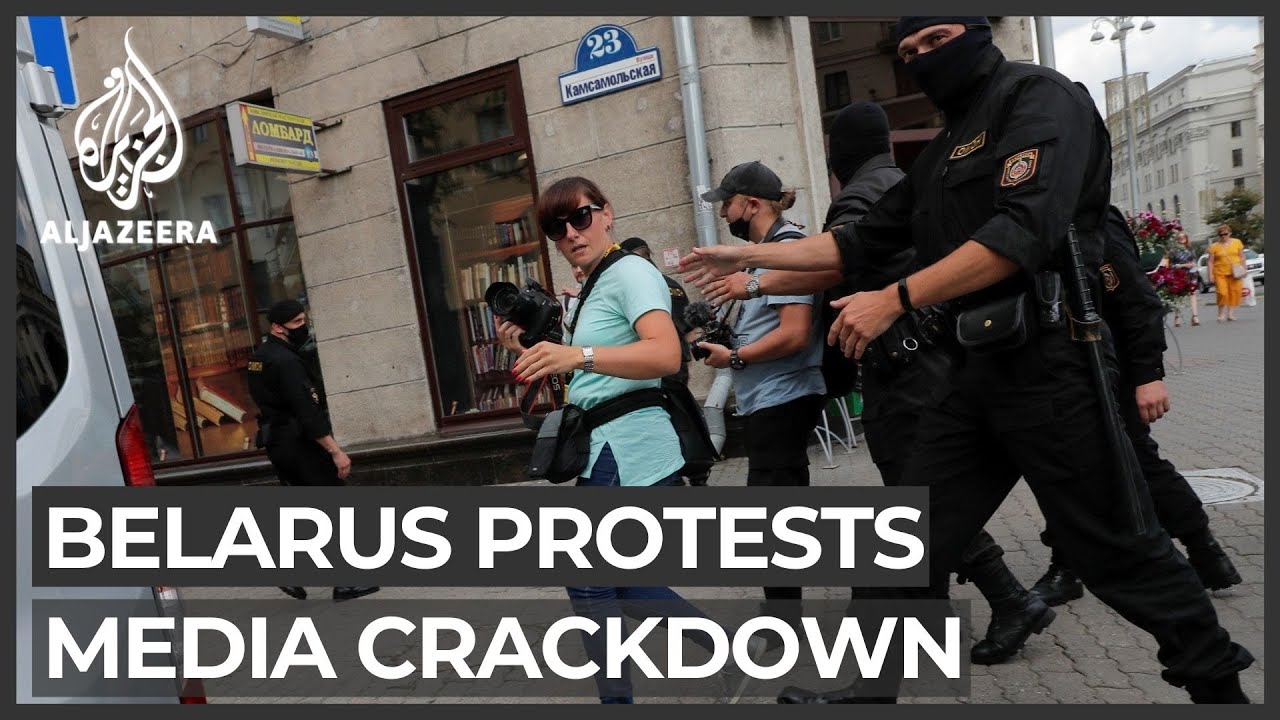 Belarus expels journalists, withdraws accreditation in crackdown