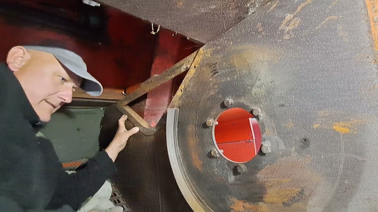 PRZYGOTOWANIA DO ŻNIW CIĄG DALSZY.  MAJSTEREK PRACE PRZY FAHR M 1200.